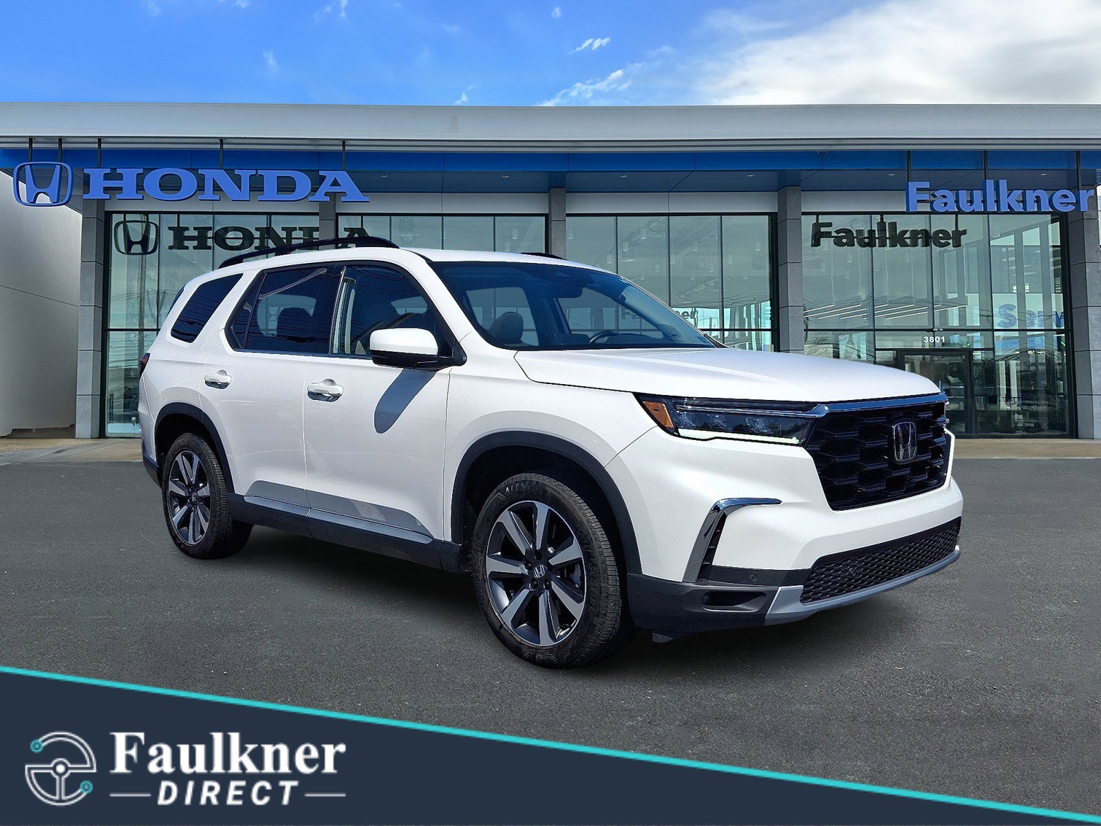 2025 Honda Pilot Touring AWD's photo