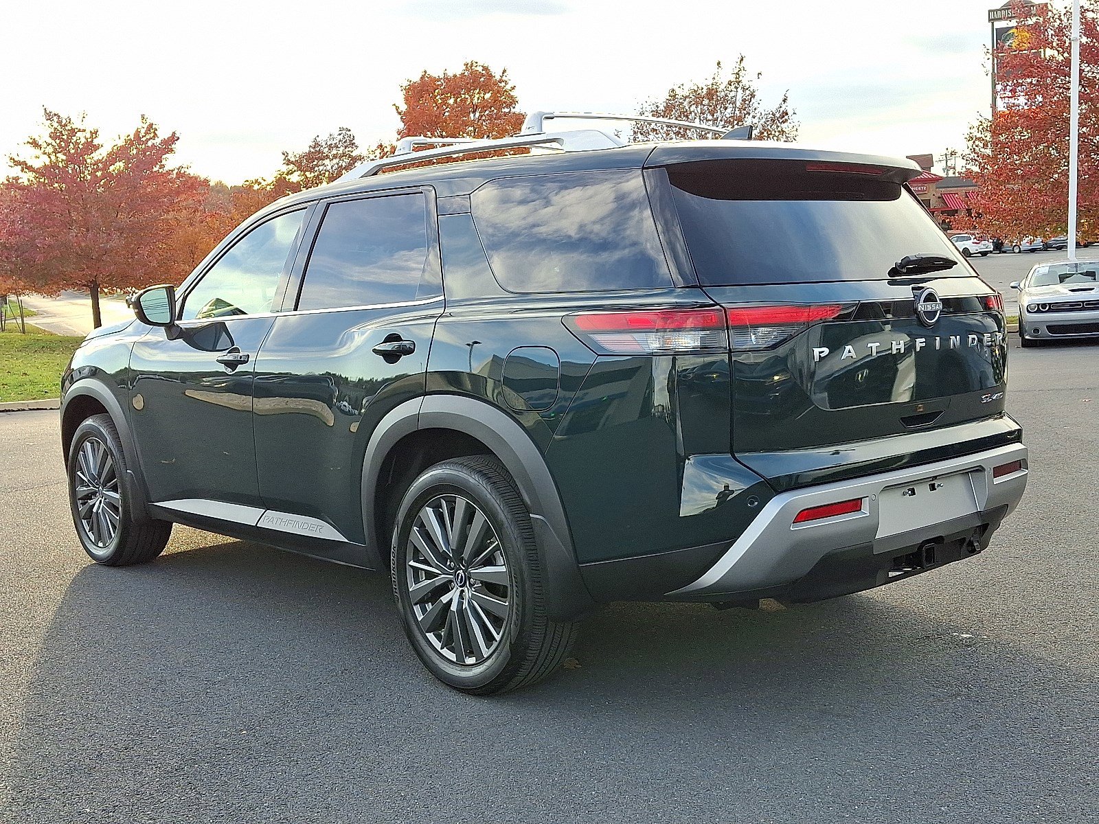 2025 Nissan Pathfinder SL photo 4