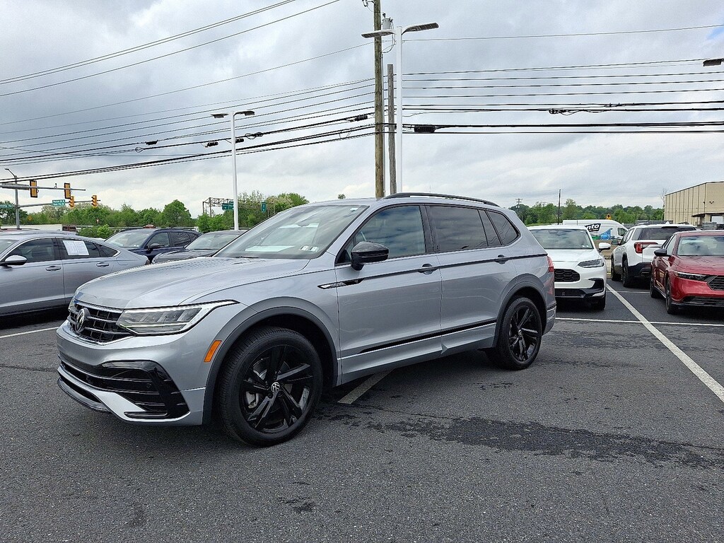 Used 2023 Volkswagen Tiguan SE R-Line Black 2.0T SE R-Line Black FWD