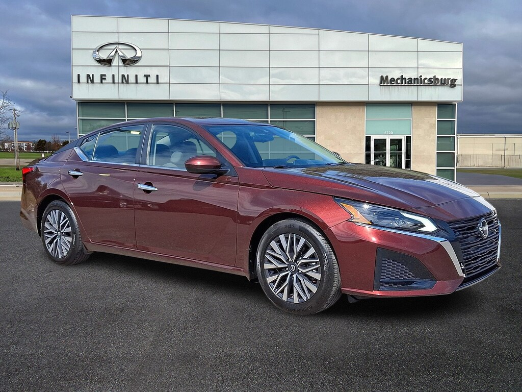 Used 2024 Nissan Altima 2.5 SV Sedan