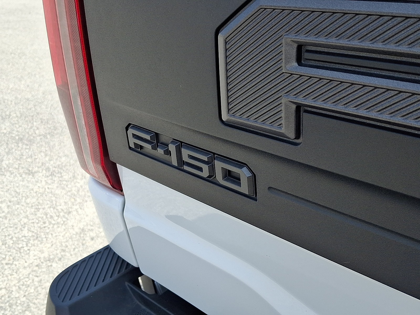 2025 Ford F-150 Raptor - Photo 29