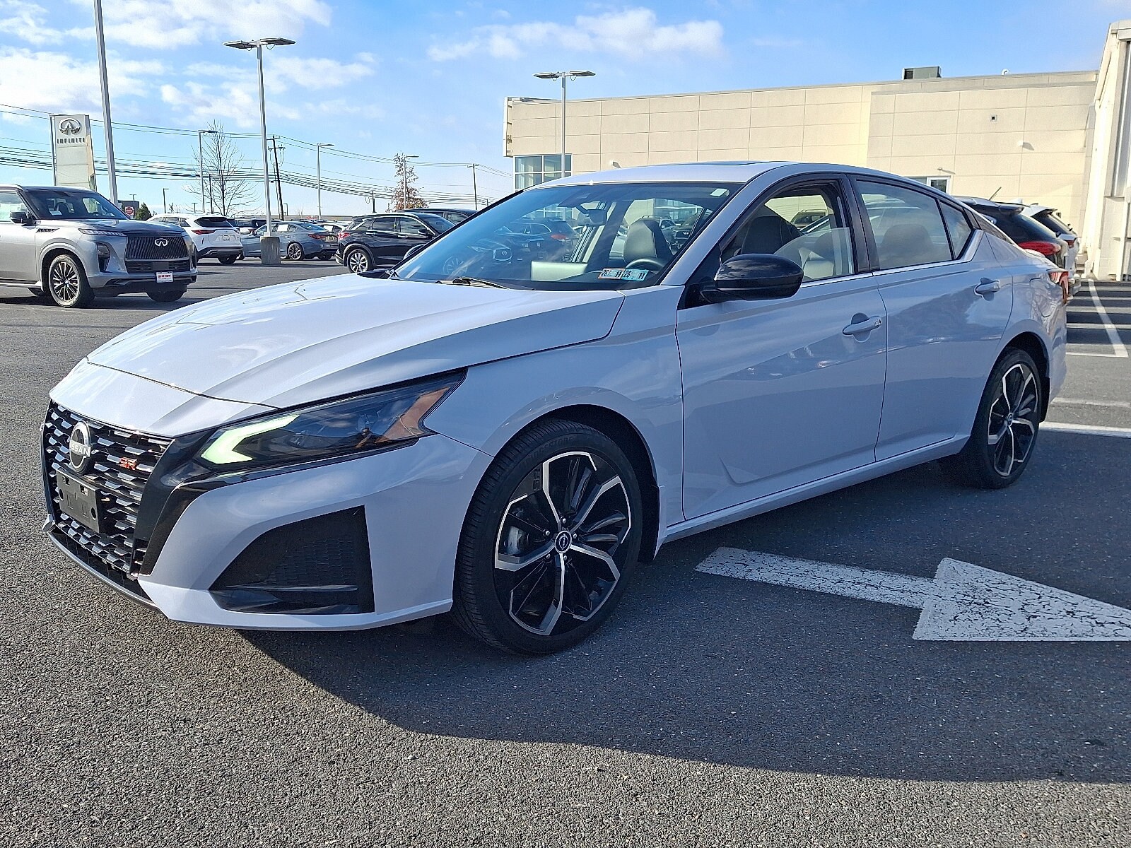 2023 Nissan Altima 2.5 SR photo 2