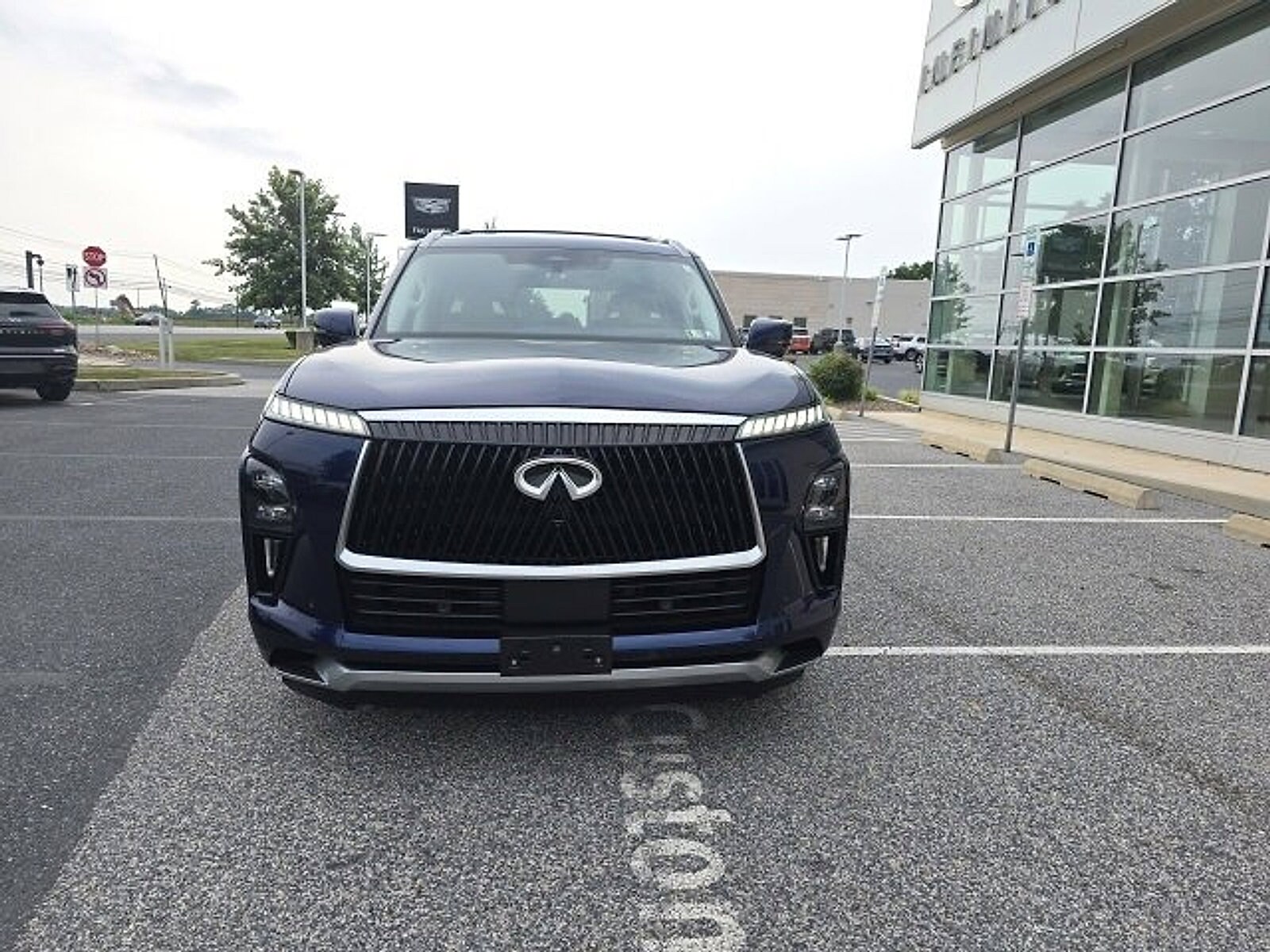 2025 Infiniti QX80 Sensory photo 2
