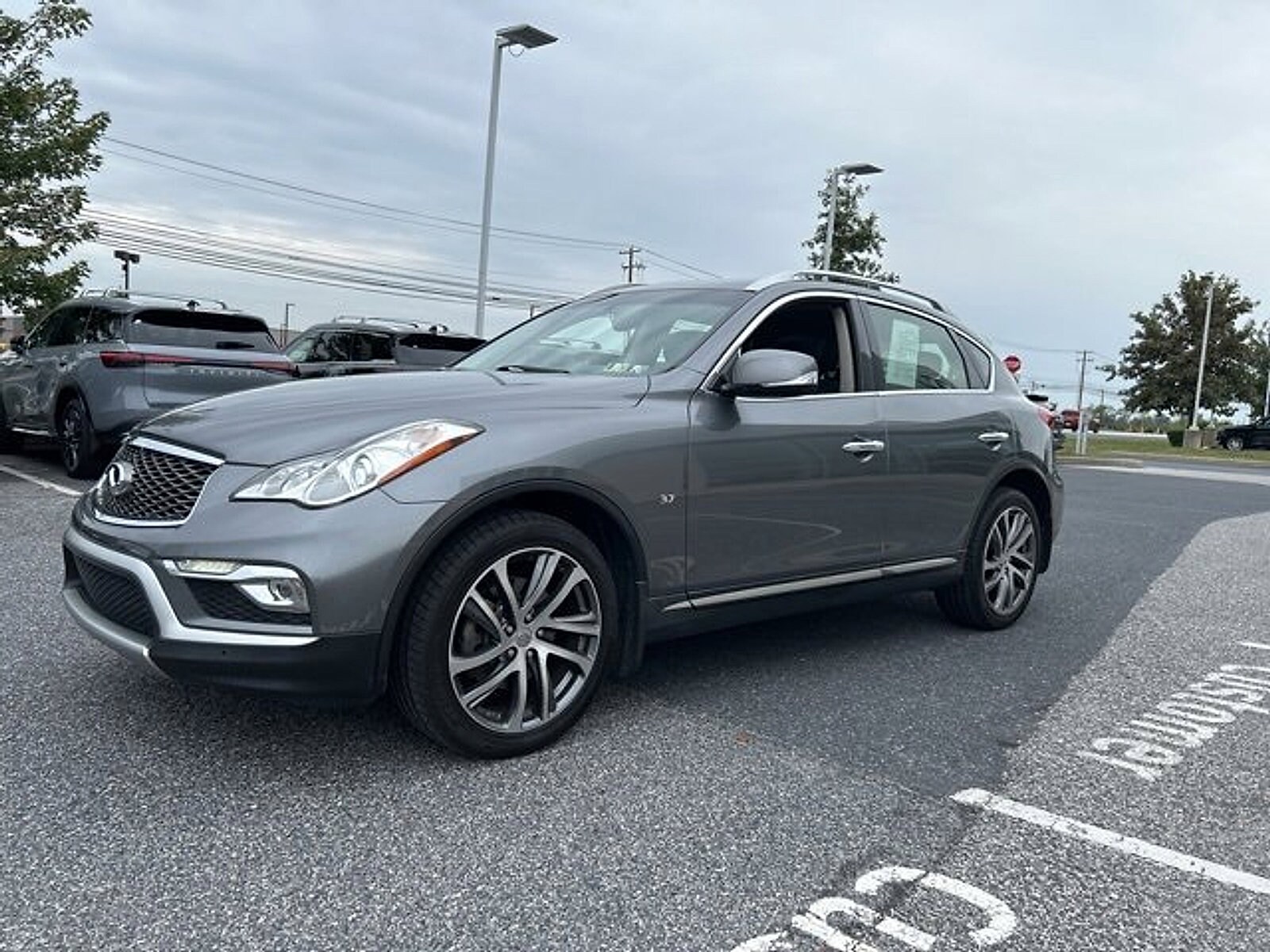 2016 Infiniti QX50 Base AWD photo 3