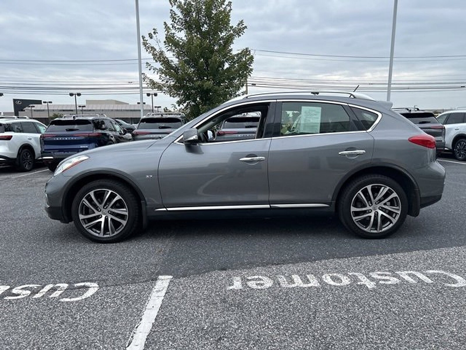 2016 Infiniti QX50 Base AWD photo 4
