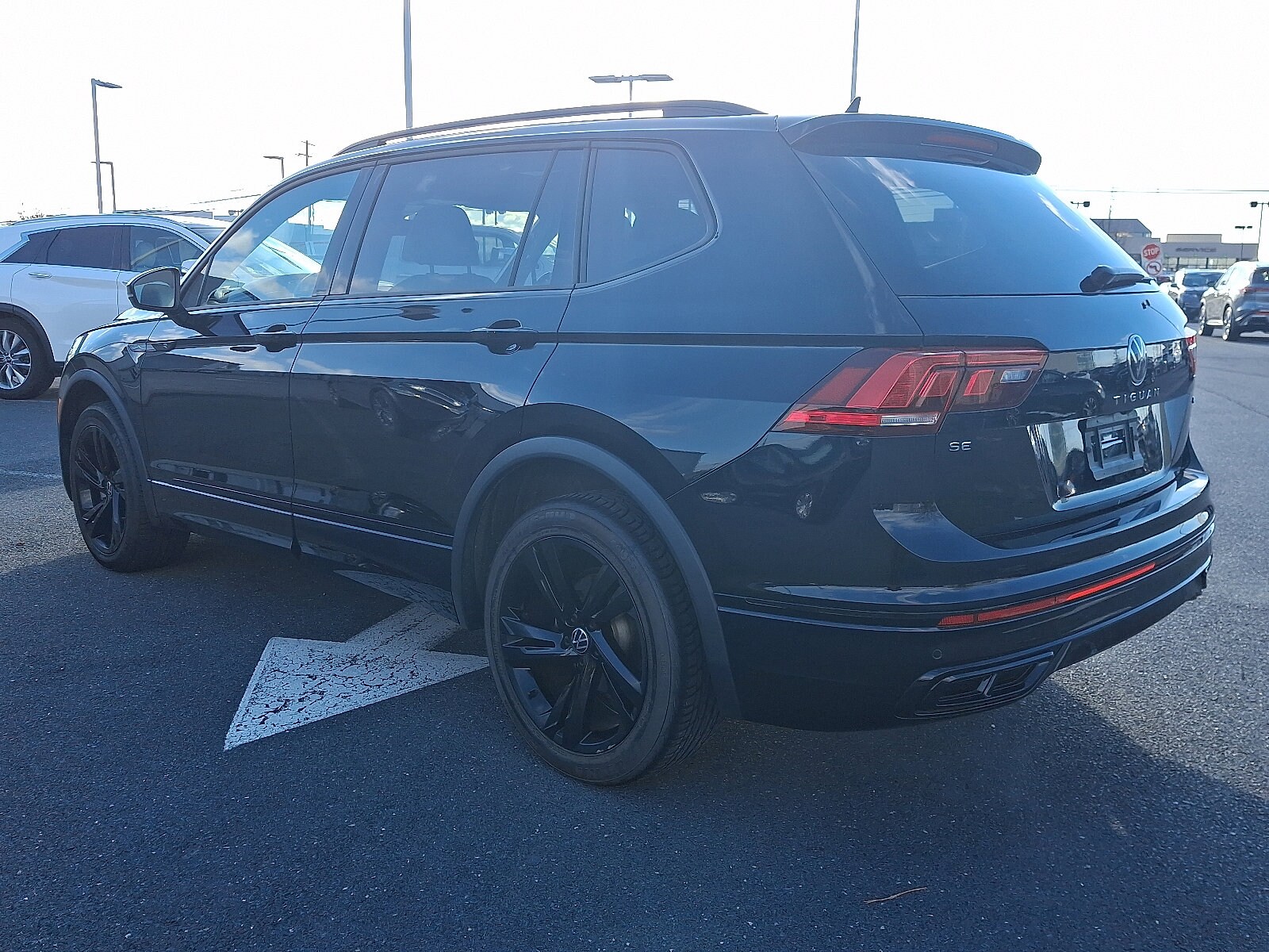 2023 Volkswagen Tiguan SE R-Line Black photo 3