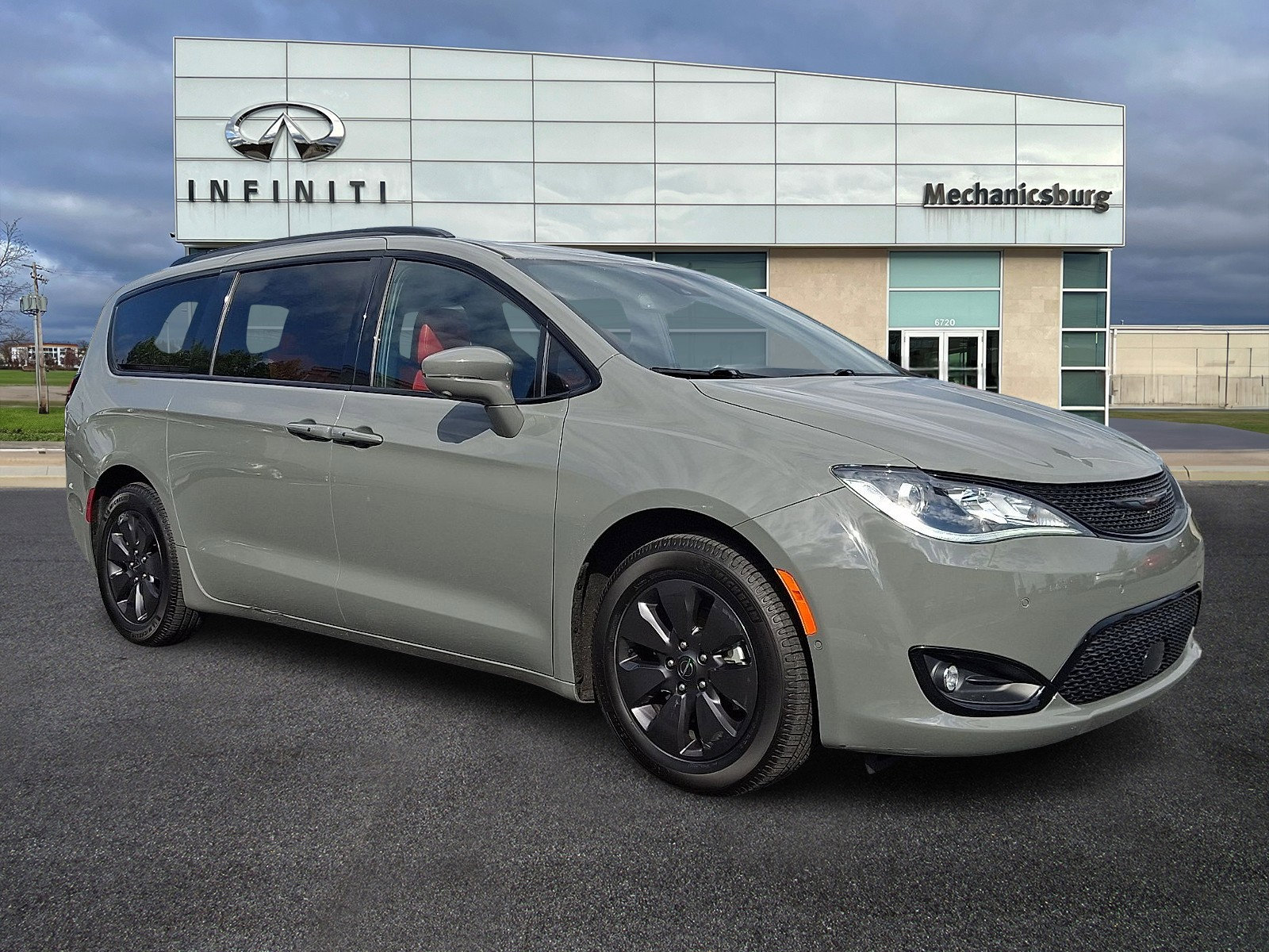 2020 Chrysler Pacifica Hybrid Limited Red S's photo