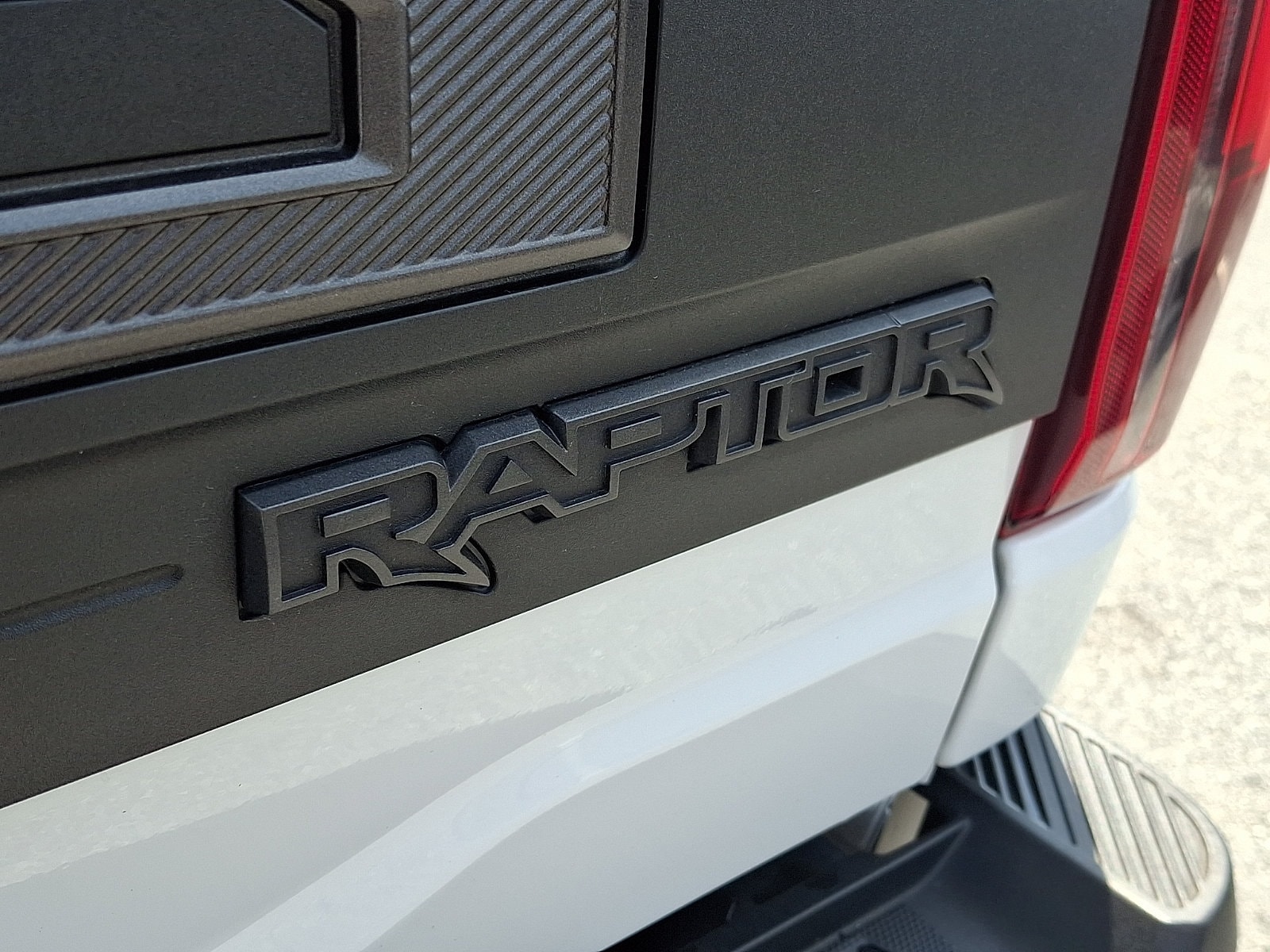2025 Ford F-150 Raptor - Photo 30