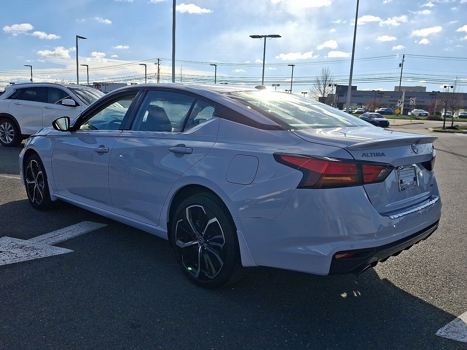 2023 Nissan Altima 2.5 SR photo 3