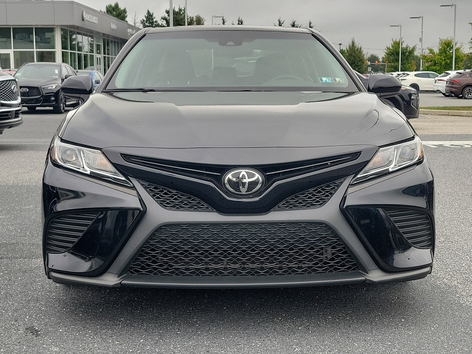 Used 2018 Toyota Camry SE with VIN 4T1B11HK1JU551366 for sale in Mechanicsburg, PA