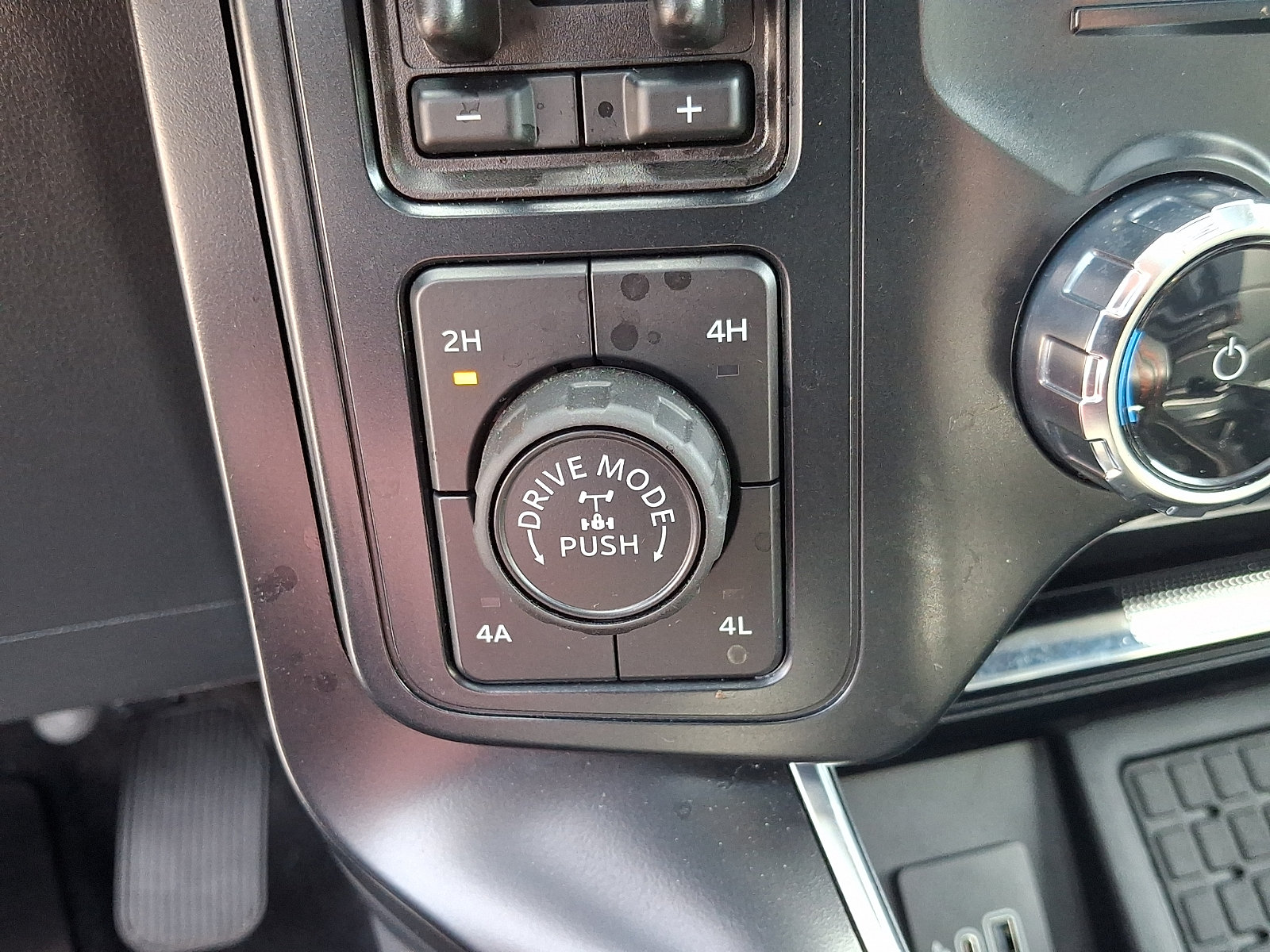 2025 Ford F-150 Raptor - Photo 24