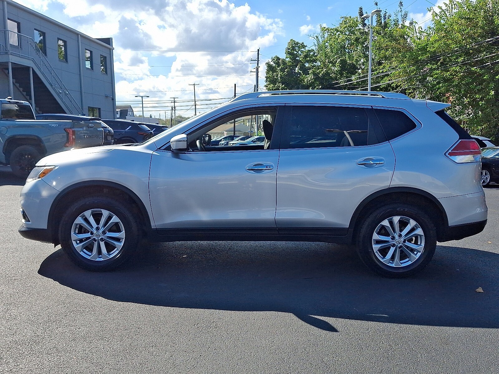 2016 Nissan Rogue AWD SV photo 3