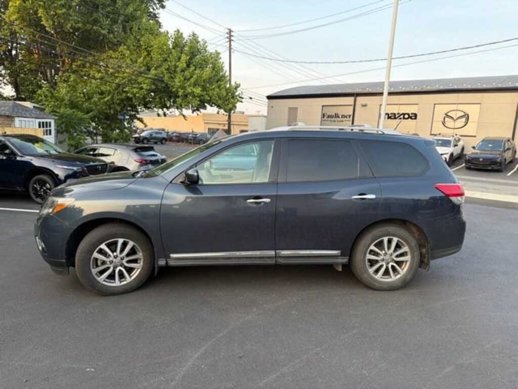 Used 2016 Nissan Pathfinder SL 4WD SL