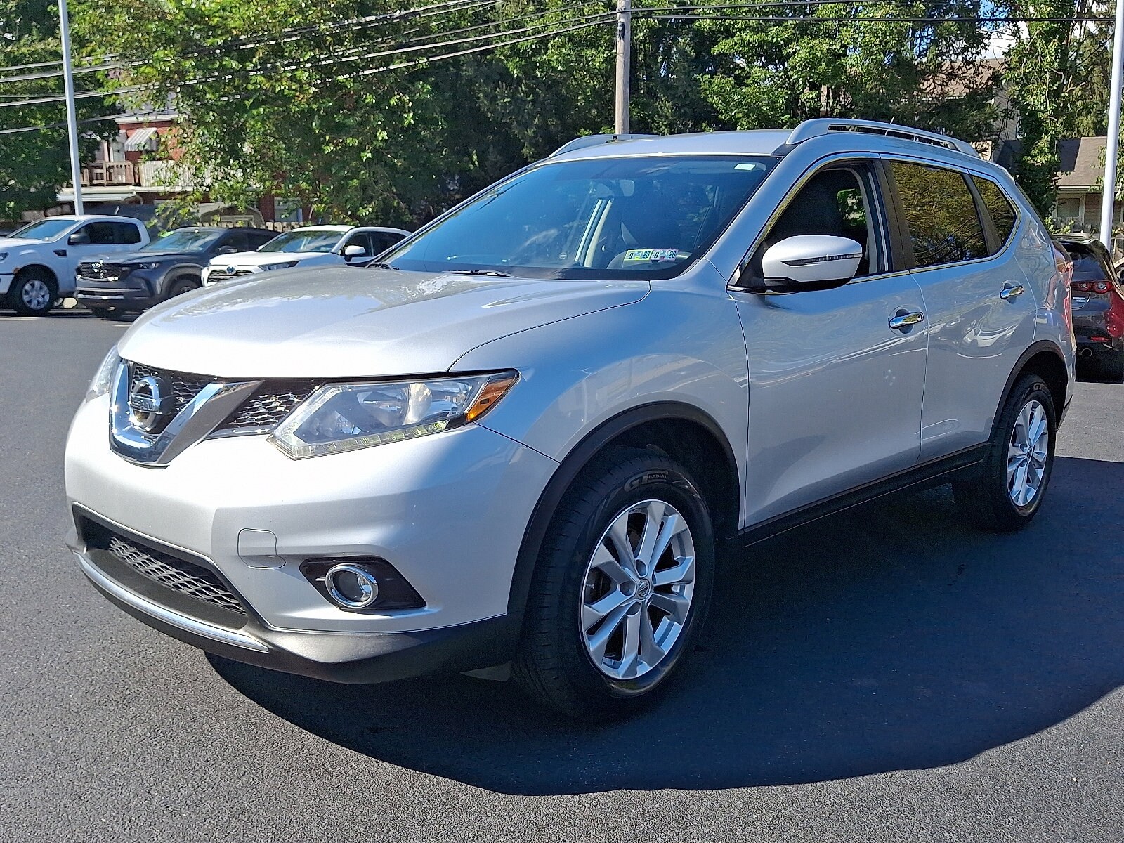 2016 Nissan Rogue AWD SV photo 2