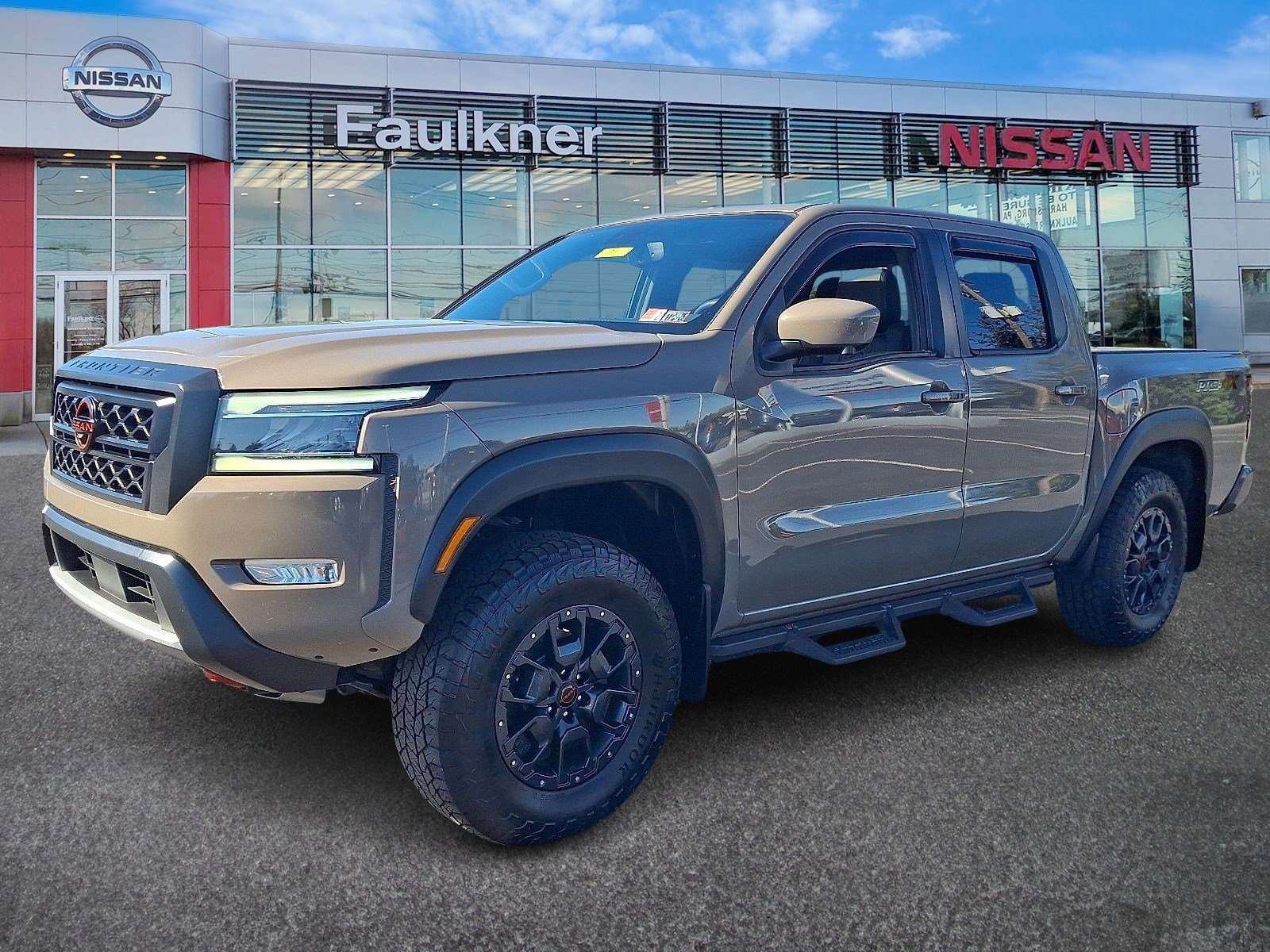 2022 Nissan Frontier Crew Cab PRO-4X photo 2