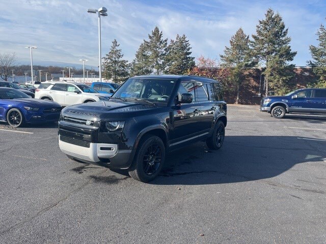 2025 Land Rover Defender 110 S photo 3