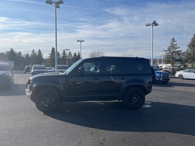 2025 Land Rover Defender 110 S photo 4