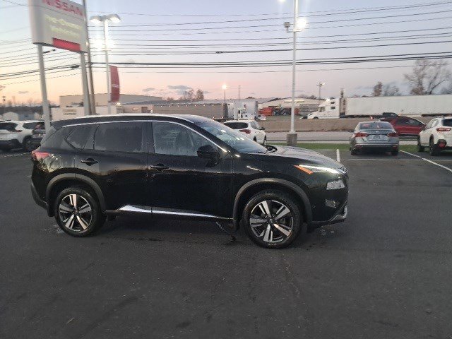 2023 Nissan Rogue SL photo 2