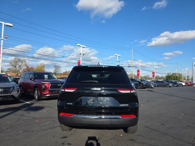 2025 Jeep Grand Cherokee Limited photo 2