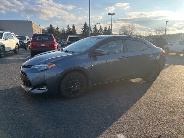 2018 Toyota Corolla LE photo 3