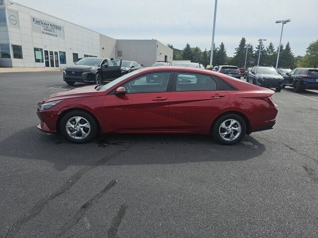 2023 Hyundai Elantra SE photo 4