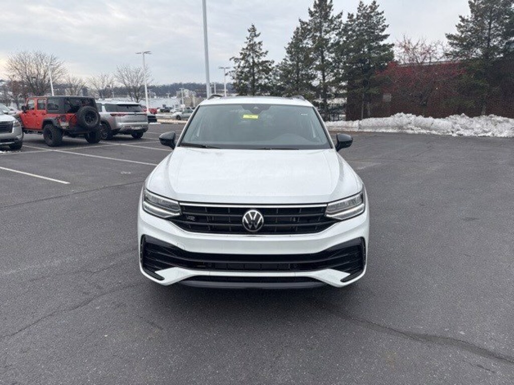 Used 2024 Volkswagen Tiguan SE R-Line Black 2.0T SE R-Line Black 4MOTION
