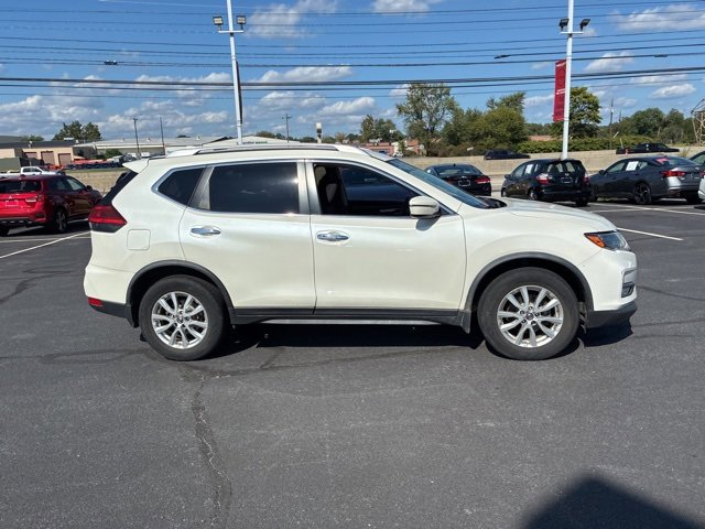 2017 Nissan Rogue AWD SV photo 2