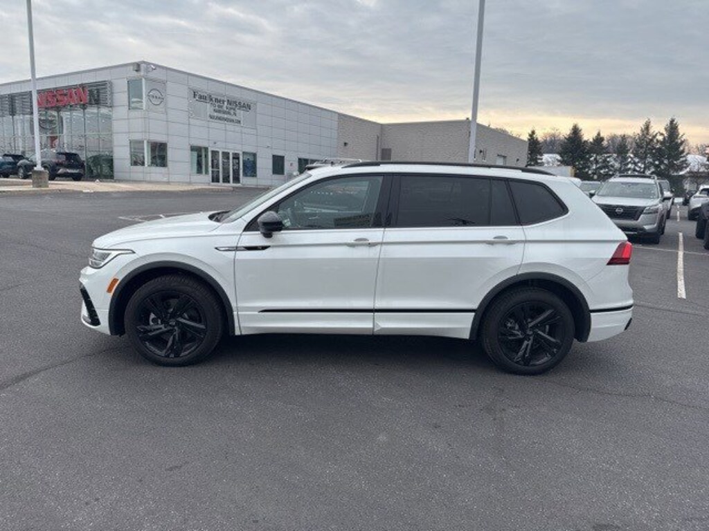 Used 2024 Volkswagen Tiguan SE R-Line Black 2.0T SE R-Line Black 4MOTION