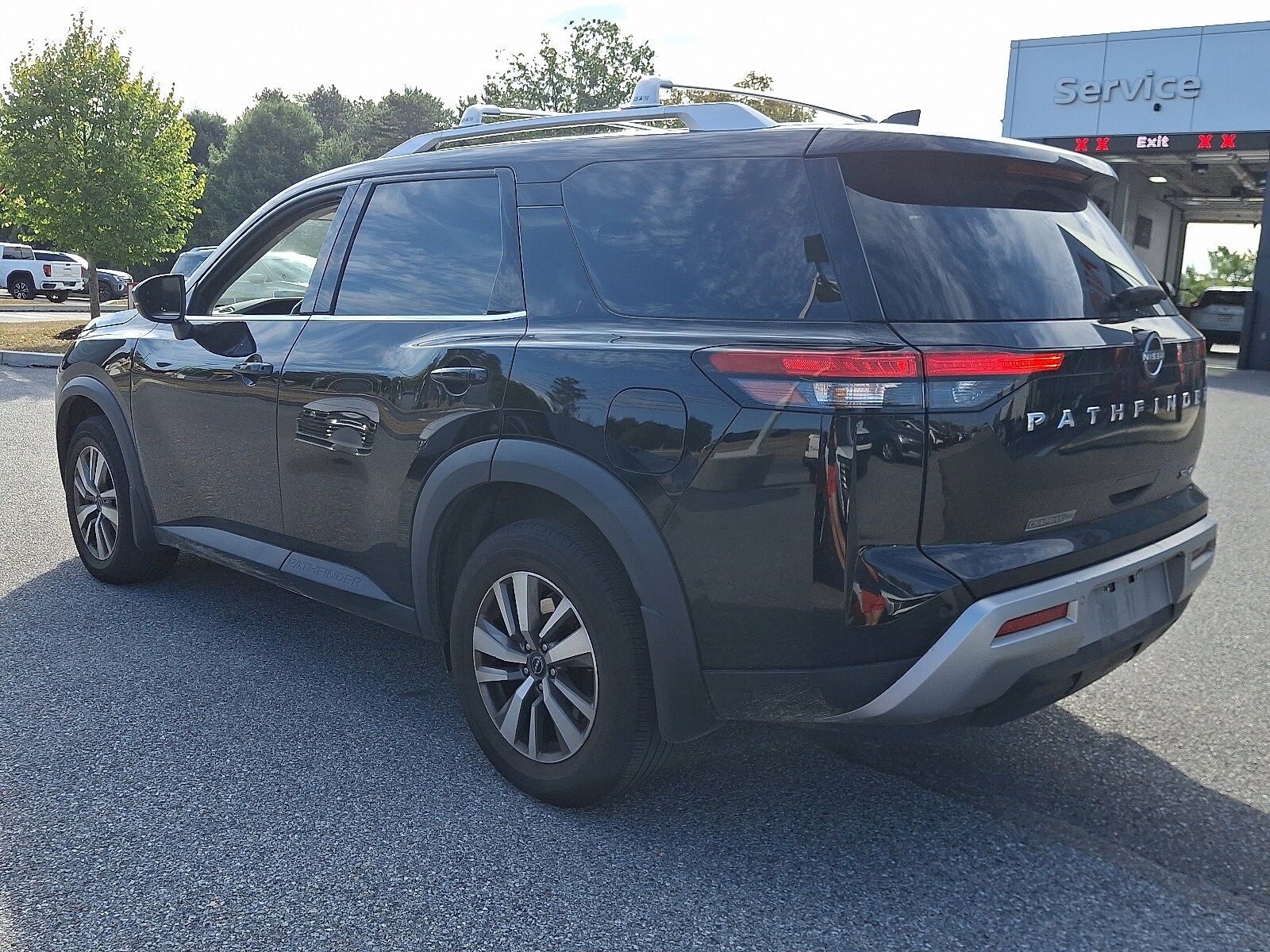 2022 Nissan Pathfinder SL photo 4
