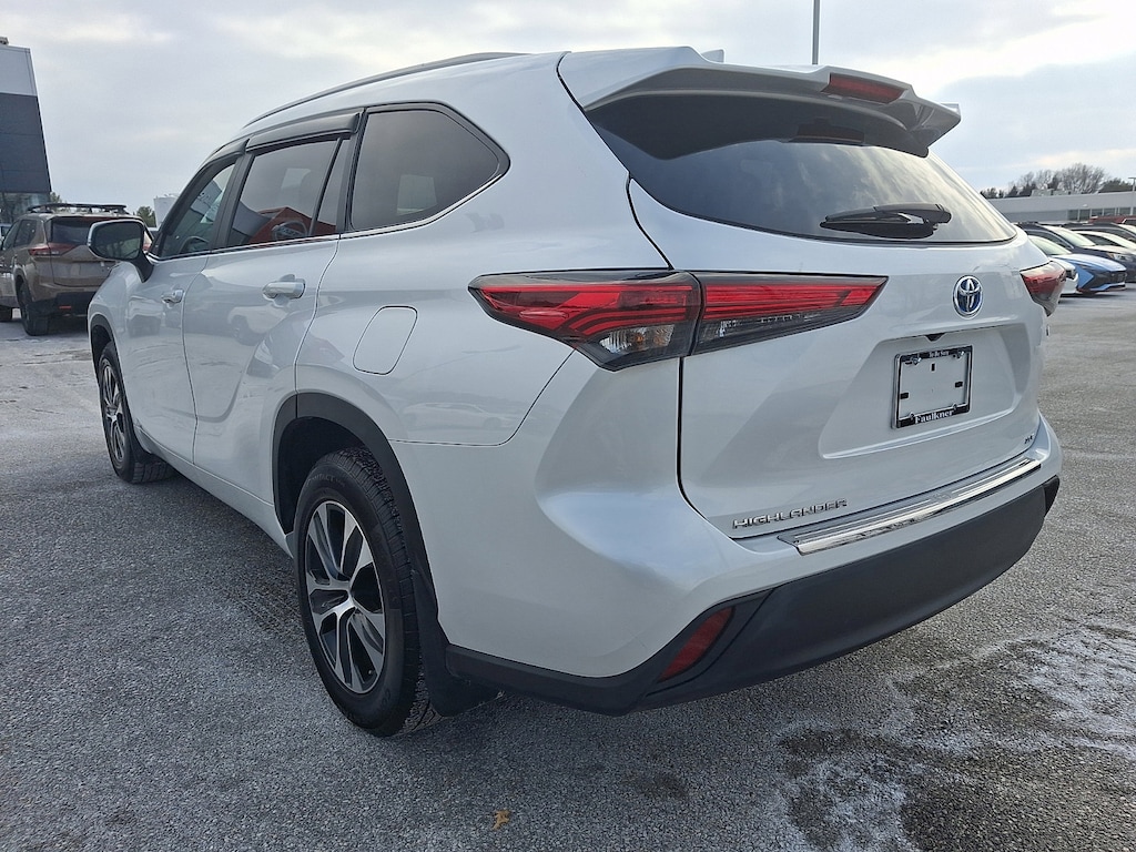 Used 2023 Toyota Highlander Hybrid XLE Hybrid XLE AWD