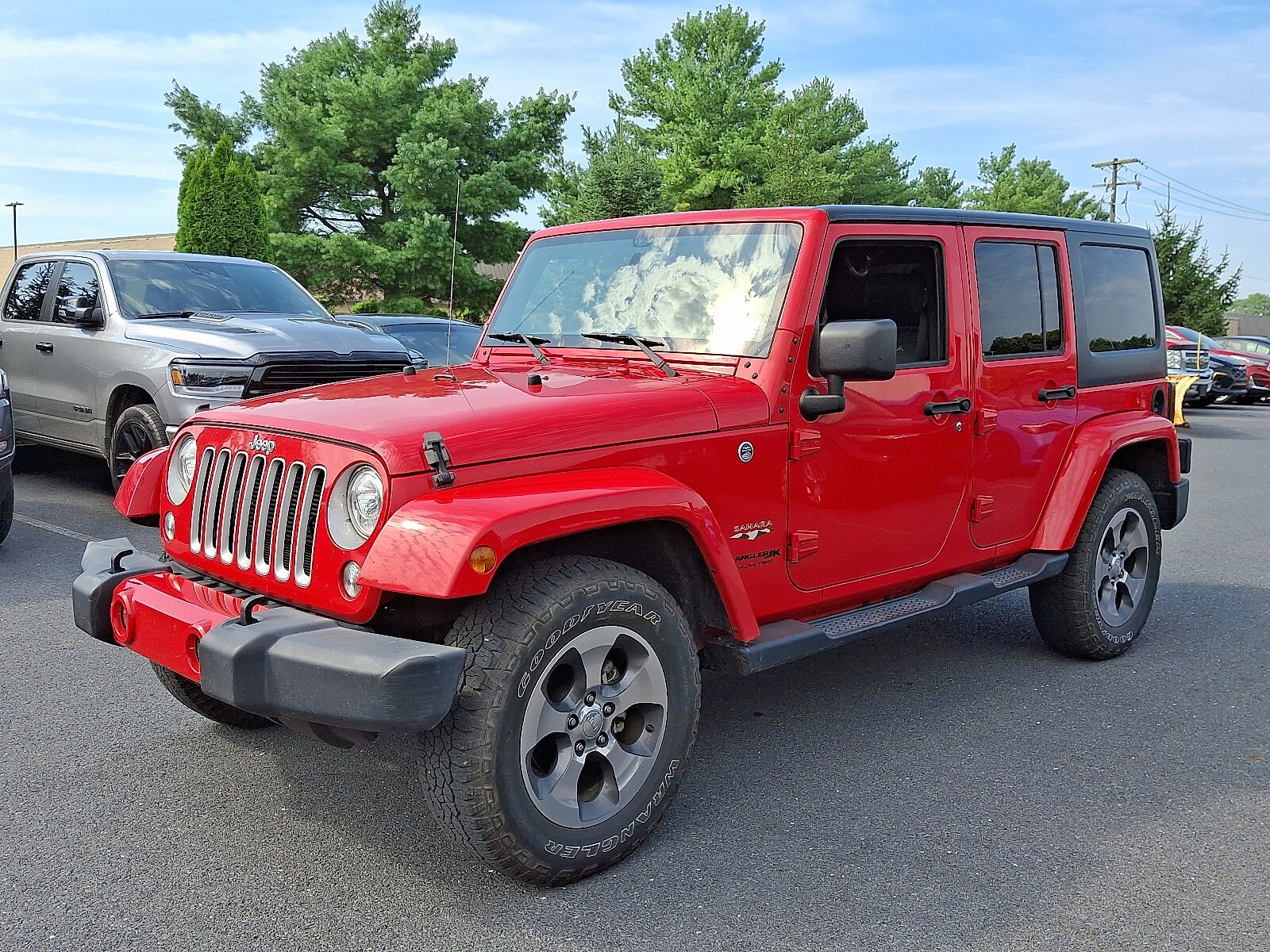 2018 Jeep Wrangler Unlimited Sahara photo 3