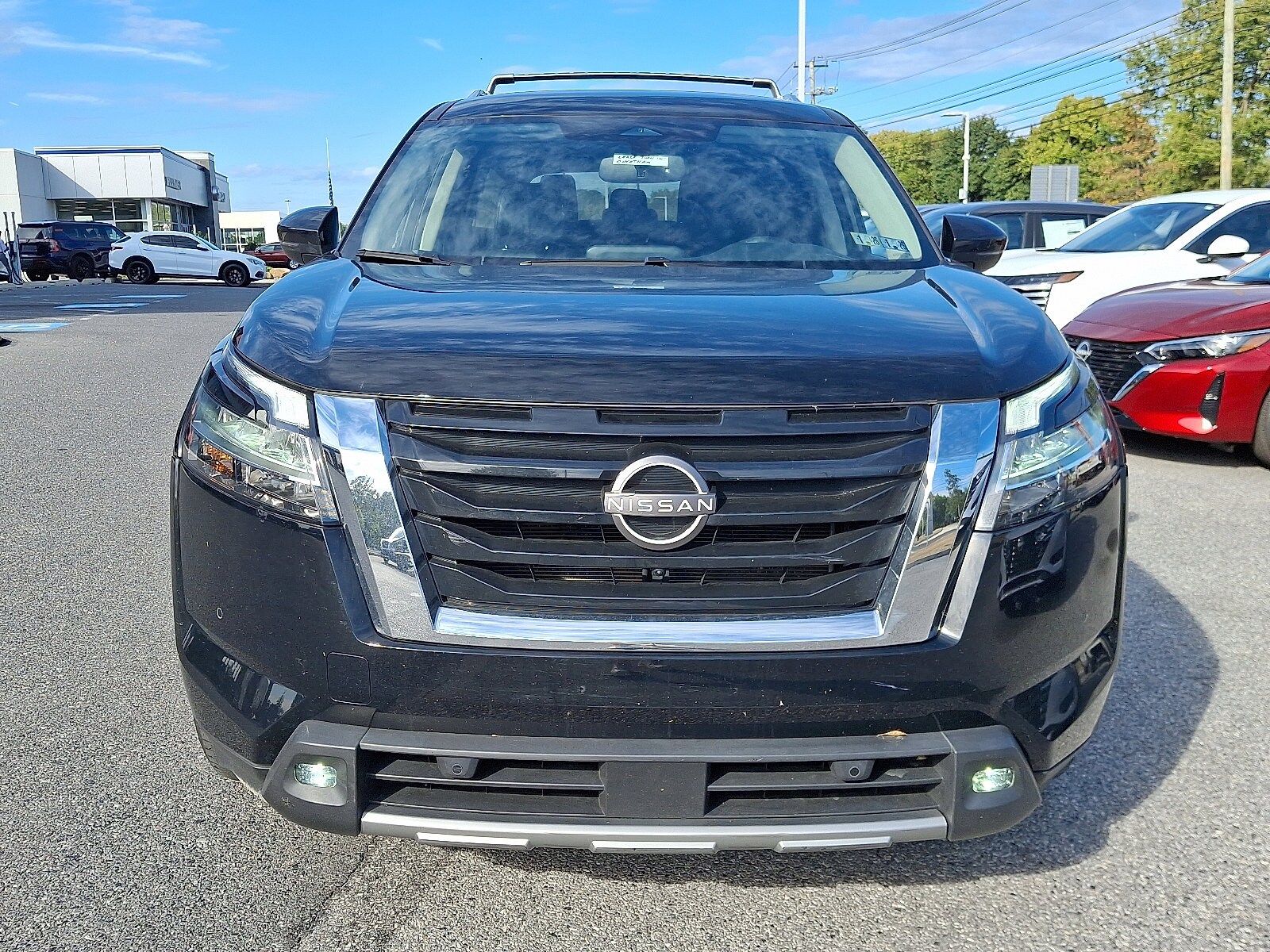 2022 Nissan Pathfinder SL photo 2