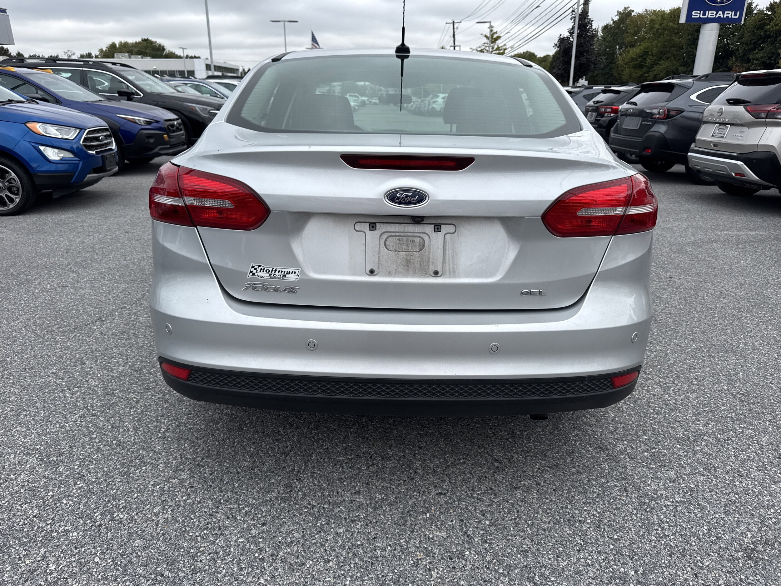 2018 Ford Focus SEL Sedan photo 2