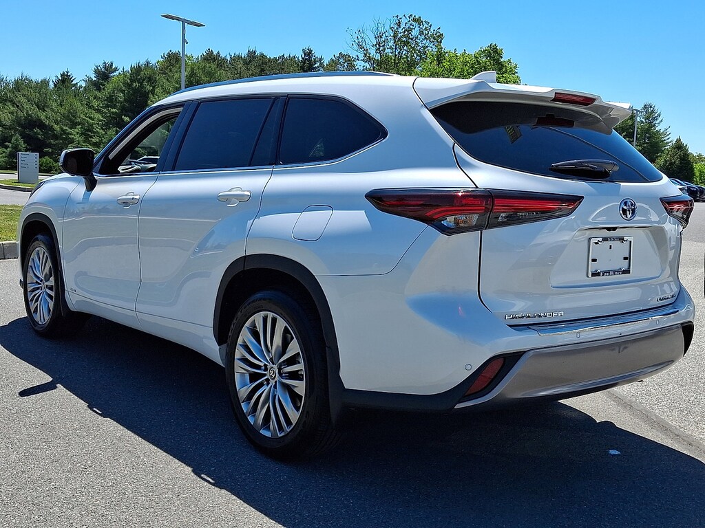 Used 2024 Toyota Highlander Hybrid Platinum Hybrid Platinum AWD