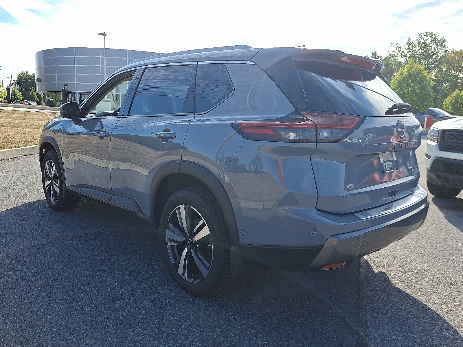 2024 Nissan Rogue SL photo 4