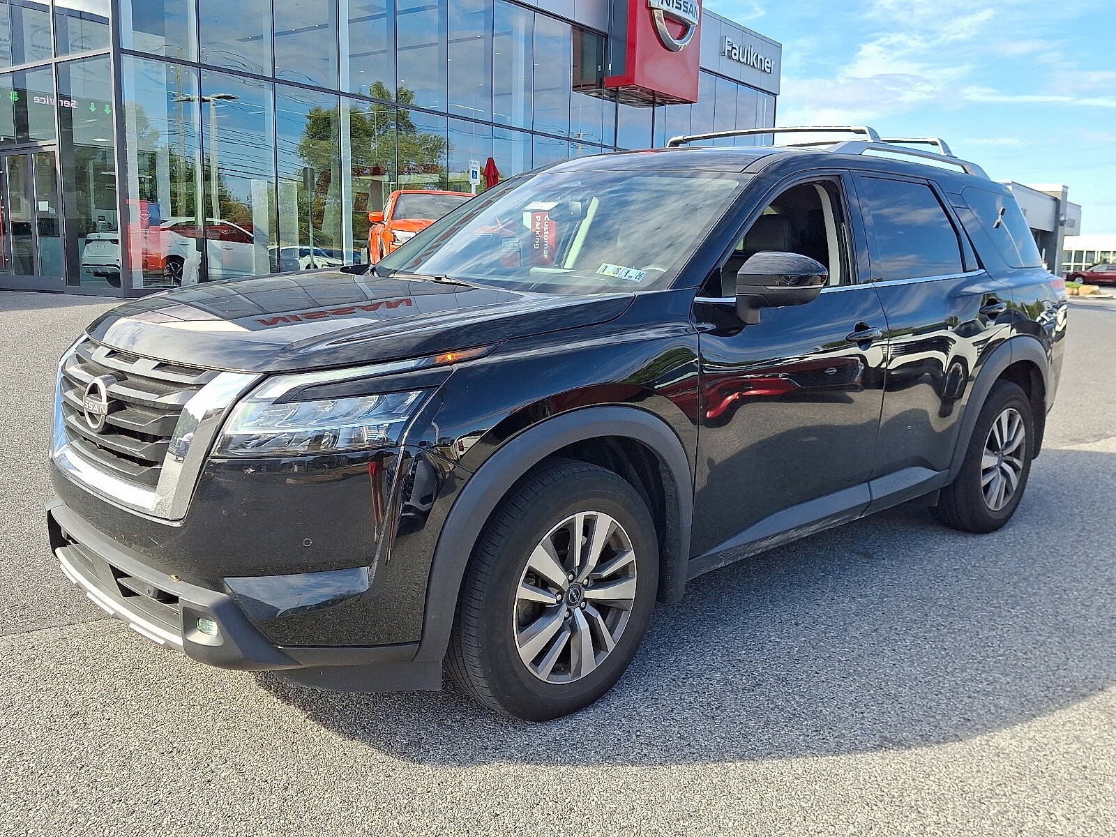 2022 Nissan Pathfinder SL photo 3