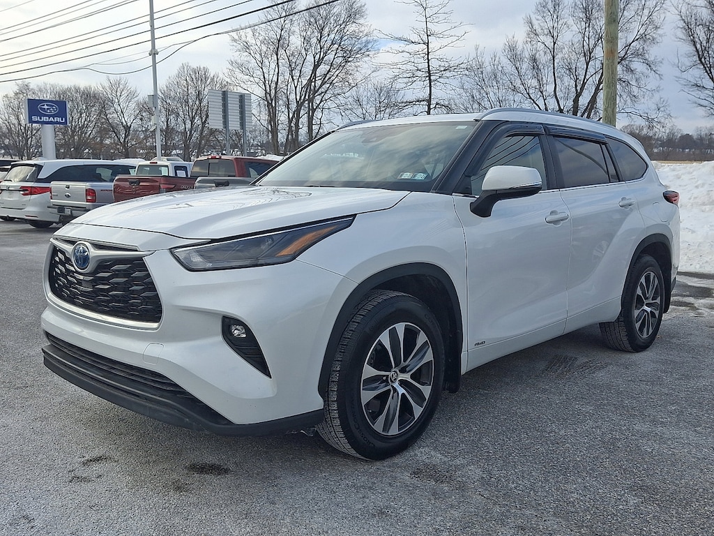 Used 2023 Toyota Highlander Hybrid XLE Hybrid XLE AWD