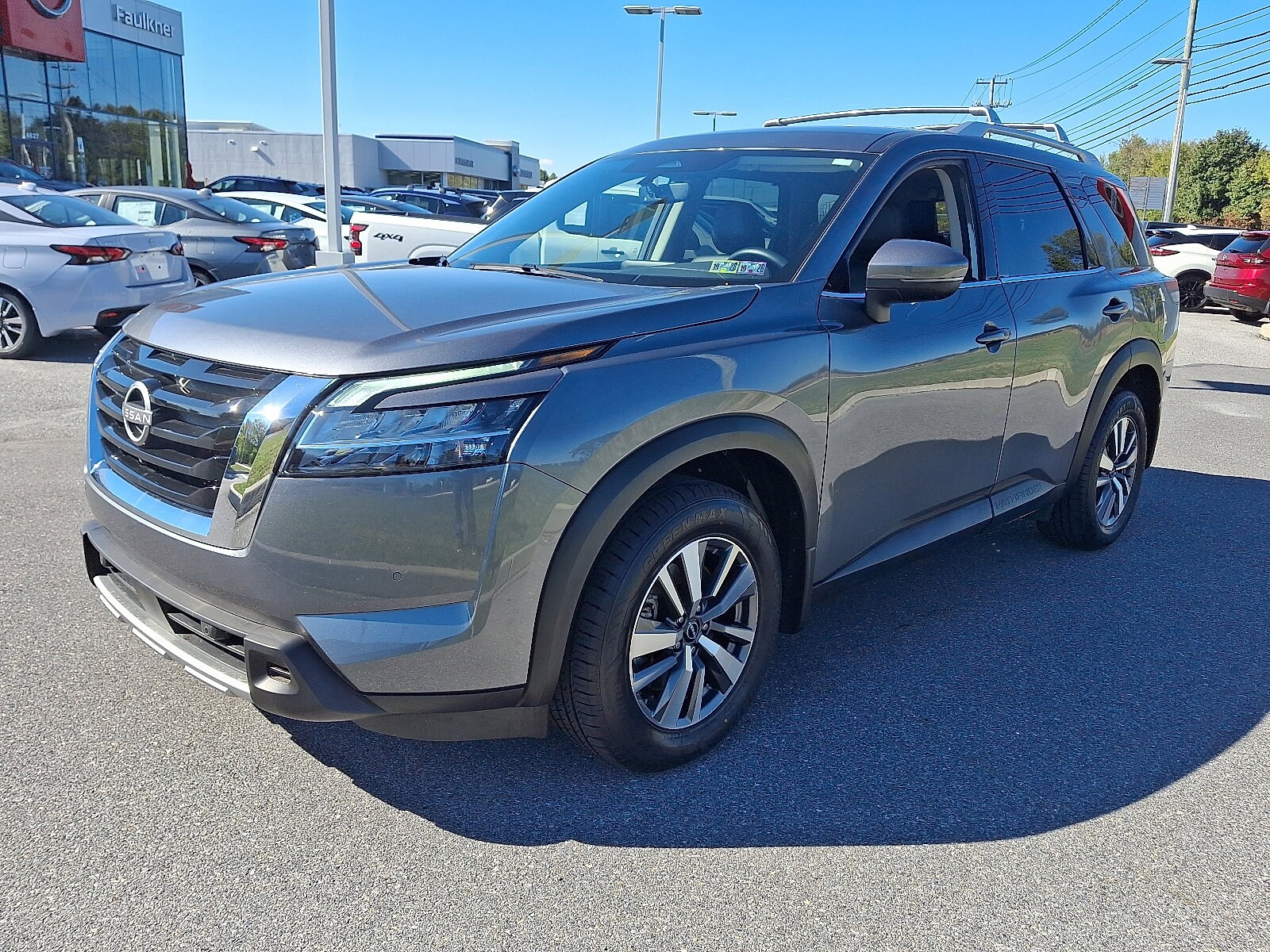 2024 Nissan Pathfinder SL photo 3
