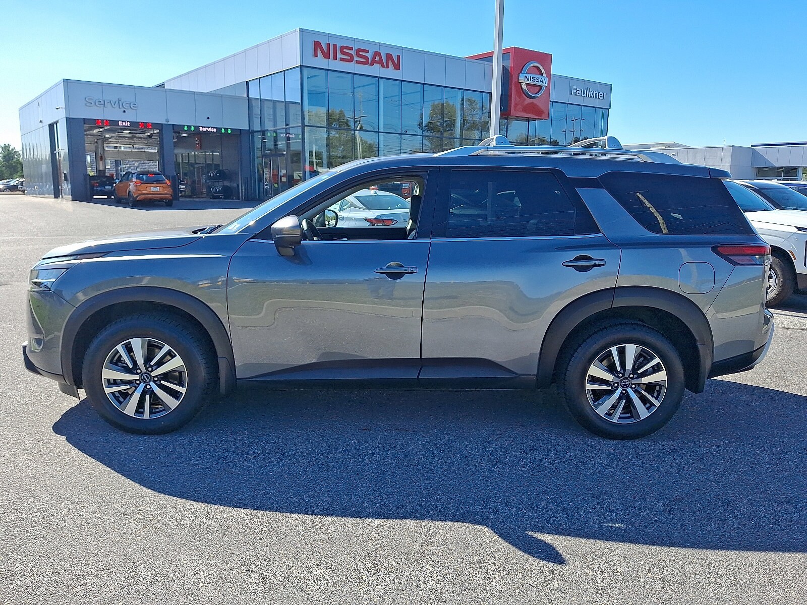 2024 Nissan Pathfinder SL photo 4