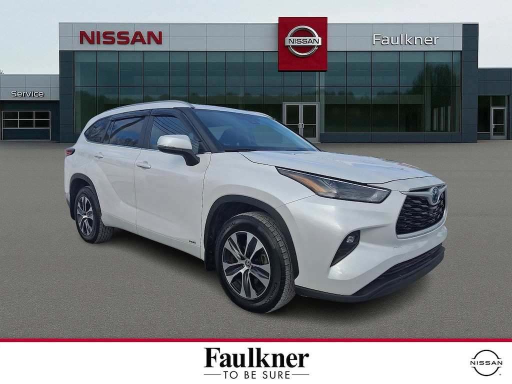 Used 2023 Toyota Highlander Hybrid XLE Hybrid XLE AWD