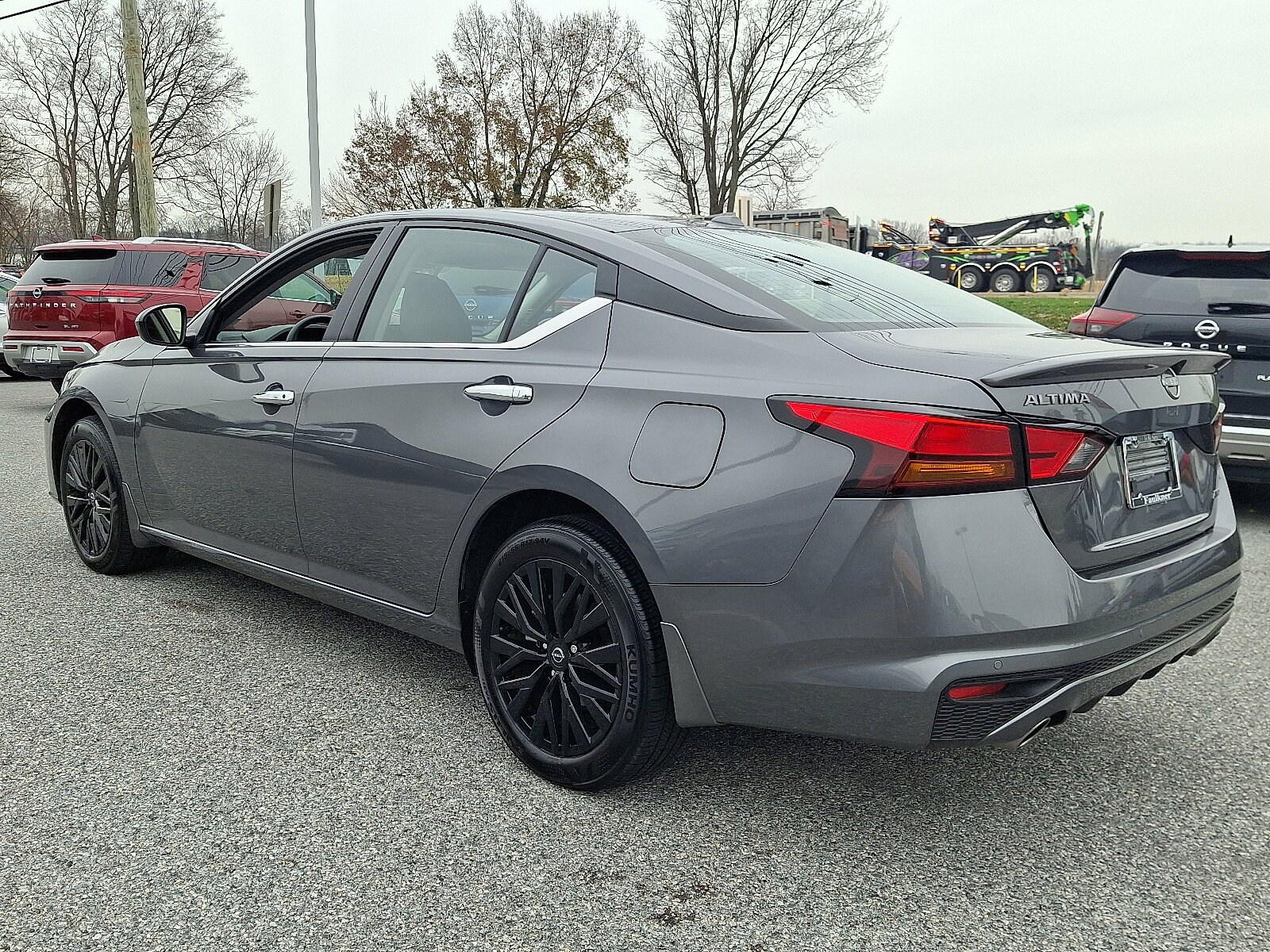 2025 Nissan Altima SV photo 4