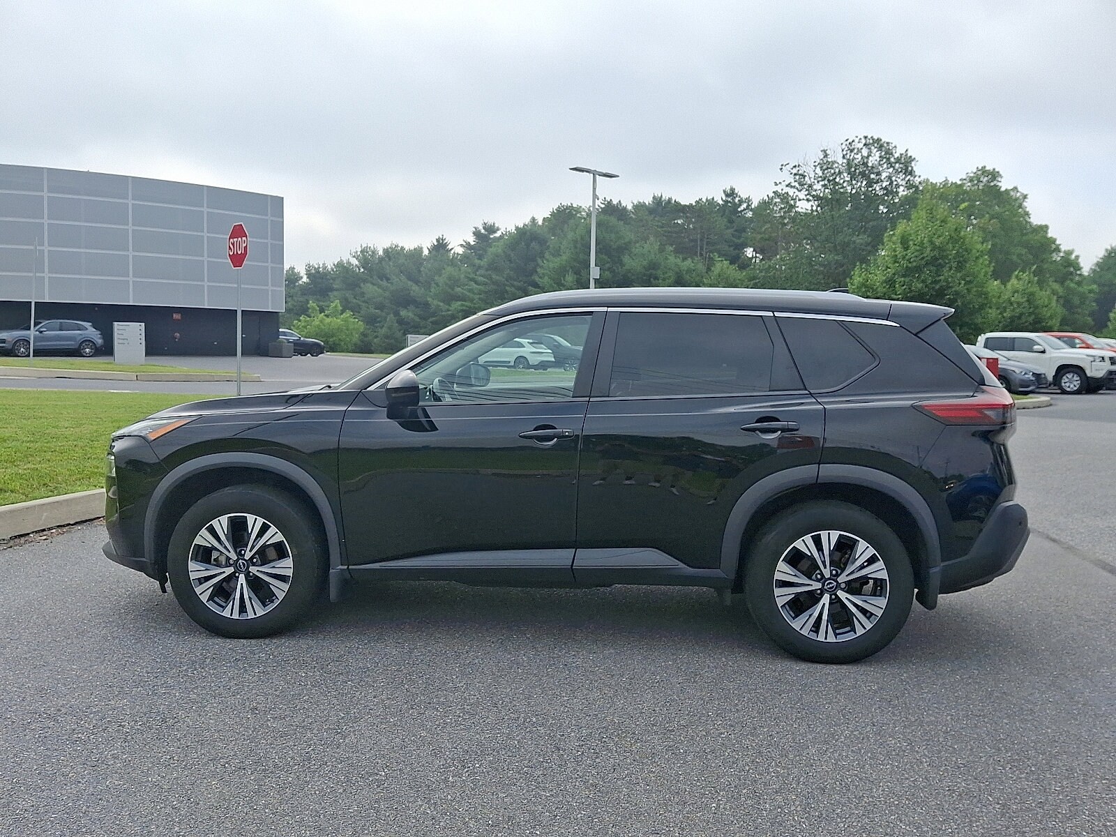 2022 Nissan Rogue AWD SV photo 4