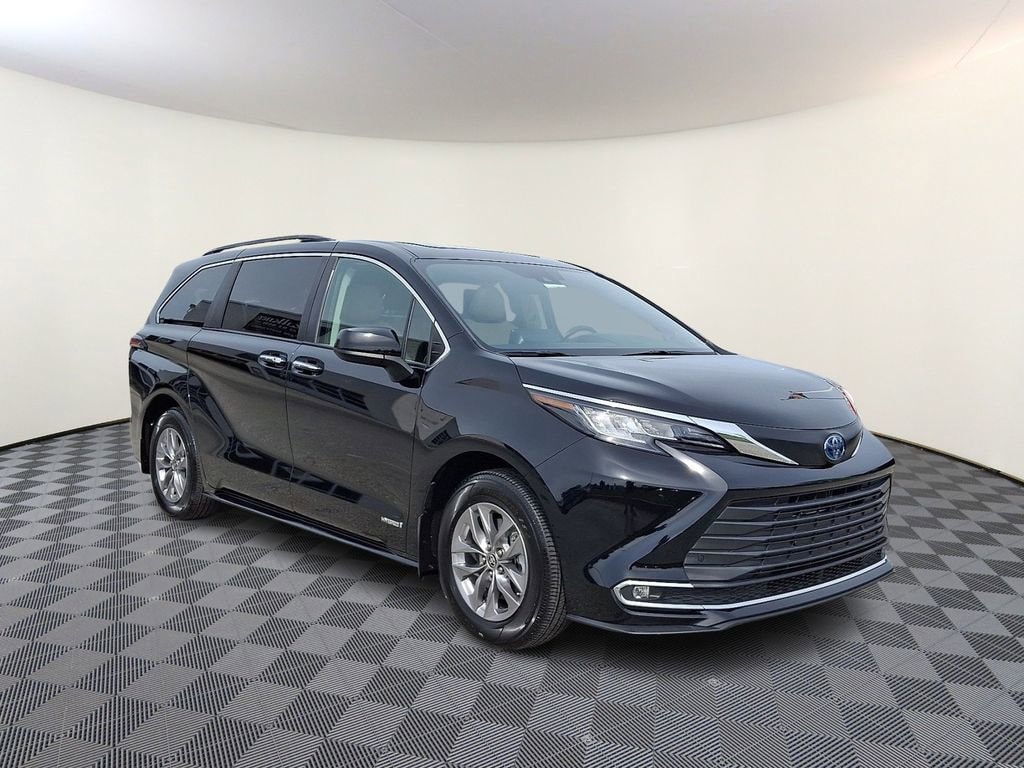 Used 2021 Toyota Sienna XLE