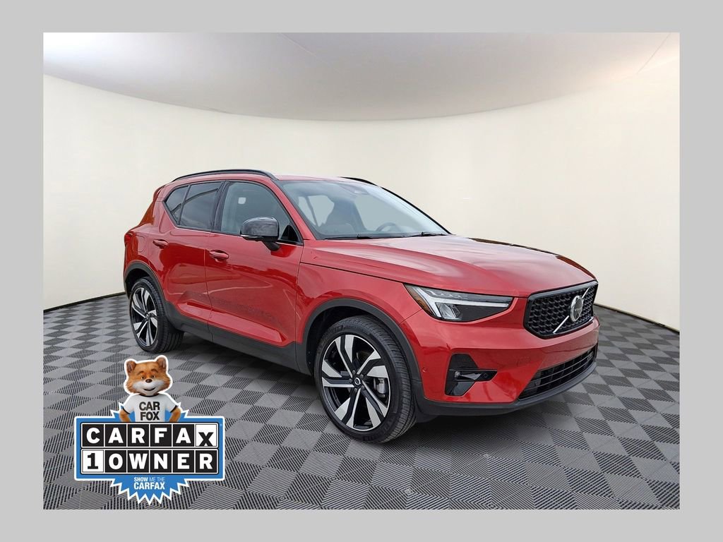 2023 Volvo XC40 B5 Plus Dark AWD's photo