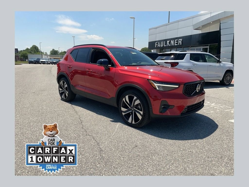 2023 Volvo XC40 B5 Plus Dark AWD's photo