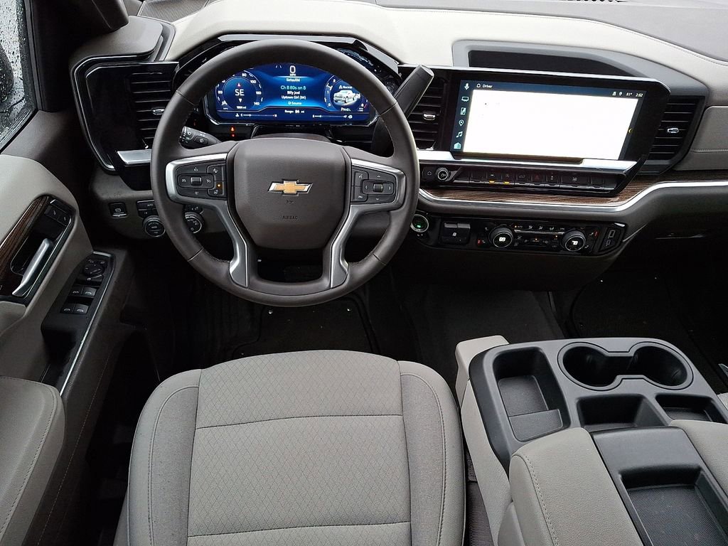 2025 Chevrolet Silverado 1500 LT photo 2