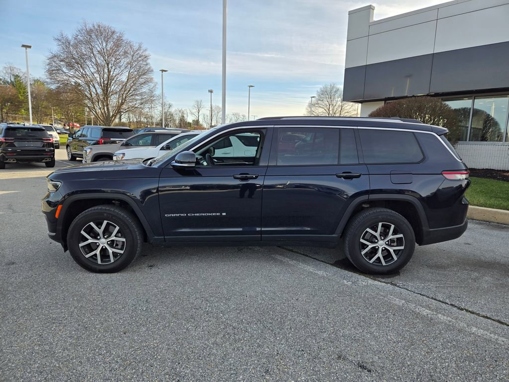 2023 Jeep Grand Cherokee Limited photo 3