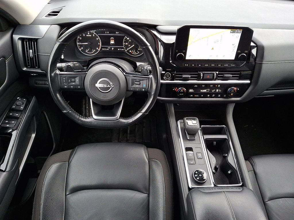 2022 Nissan Pathfinder SL photo 2