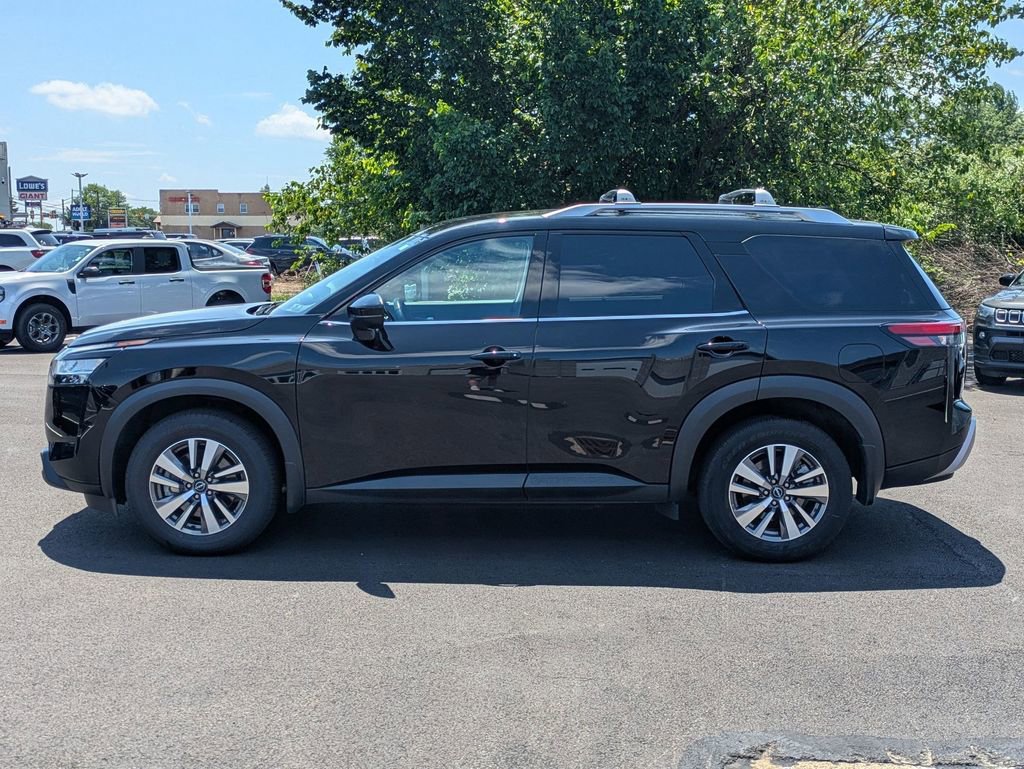 2022 Nissan Pathfinder SL photo 2