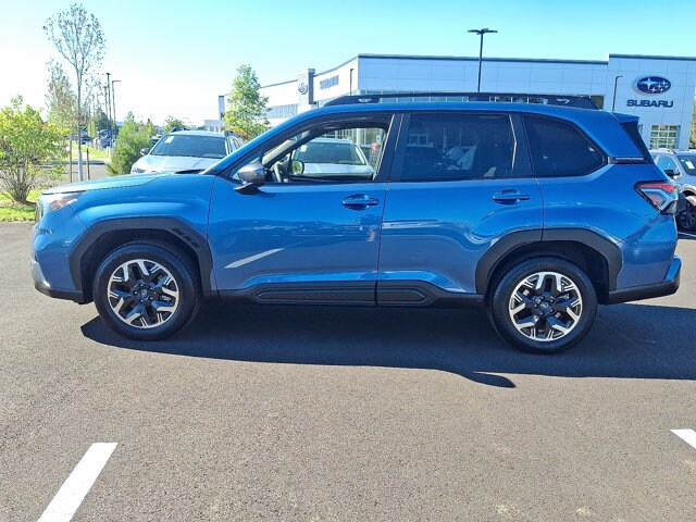 2025 Subaru Forester Premium photo 4